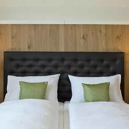 מלון Gesundheitshotel Gugerbauer 4*